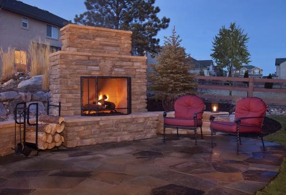 http://houstontxoutdoorkitchens.com/outdoor-fireplace-fire-pits-projects/