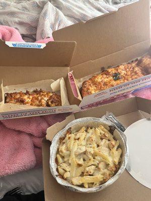 Chicken Alfredo , spinach bread, chicken bbq bites