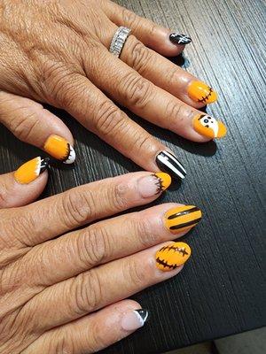 Happy Halloween!!! Love the way Tracy did my nails. Love my Queen Spa