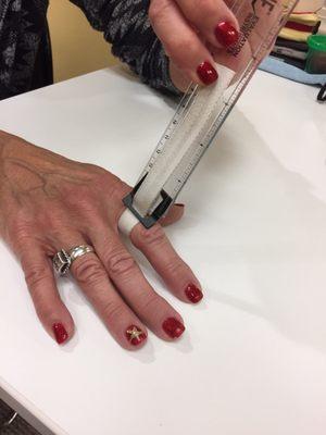 Measuring swelling of the fingers.