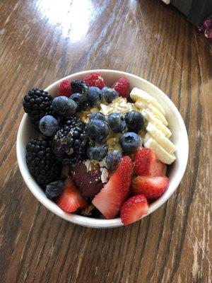 Berry açaí bowl with cashews