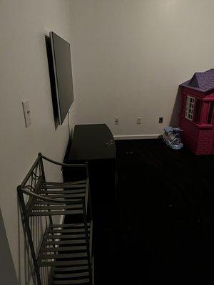 KID PLAYROOM ORGANIZING AND DECLUTTERING ( AFTER )