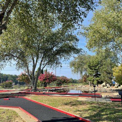 Our newly-renovated mini golf courses are waiting for you and your friends/family to come play!