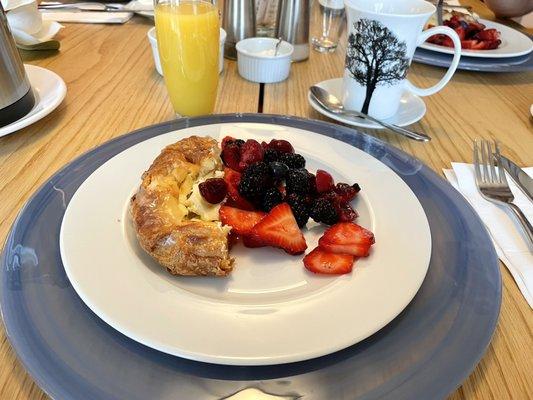 Cheese danish with fruit