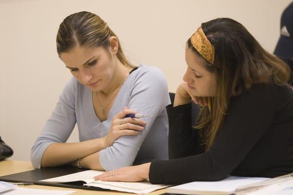 Students work together in a Veritas Prep GMAT class