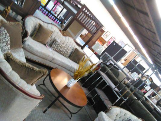 Mayra's Furniture - Inside view