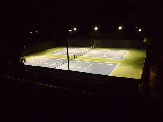 Visionaire 1000 watt Advantage Fixture on newly resurfaced US Open Blue & Dark Green Courts