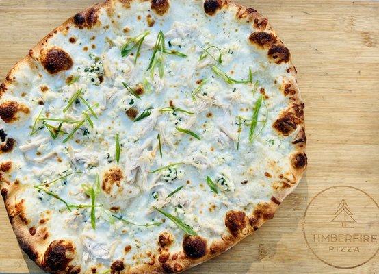 Blanco : House-made Garlic Cream Sauce | Herbed Ricotta | Roasted Chicken | Scallion