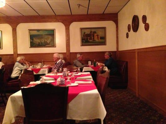 Diners enjoying dinner at Dubrovnik Gardens Eastlake Ohio