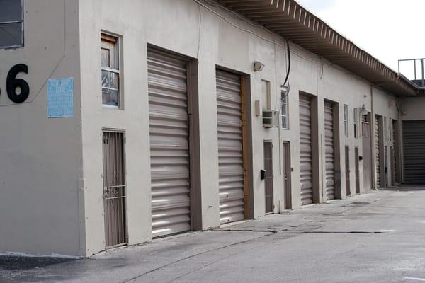 Industrial warehouse bays available in Miami