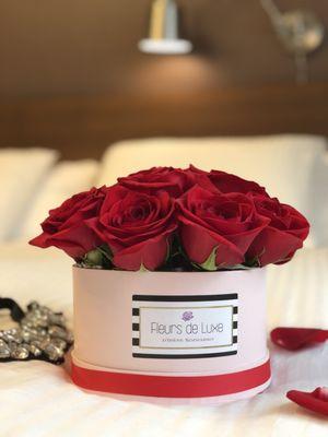 Luxury 12 Roses. Fleurs de Luxe