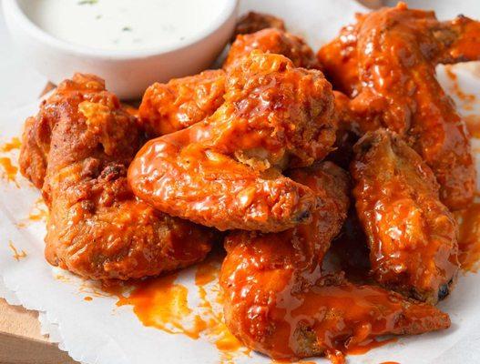 Juicy jumbo chicken wings comes with flats & drumsticks
 Choose a dipping sauce or smother them in ranch, blue cheese or bbq