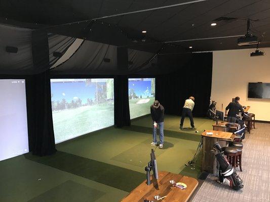 3 bay golf simulator W/ Trackman, Bellevue WA