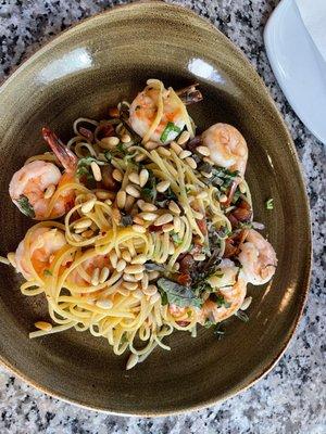 Linguine shrimp scampi