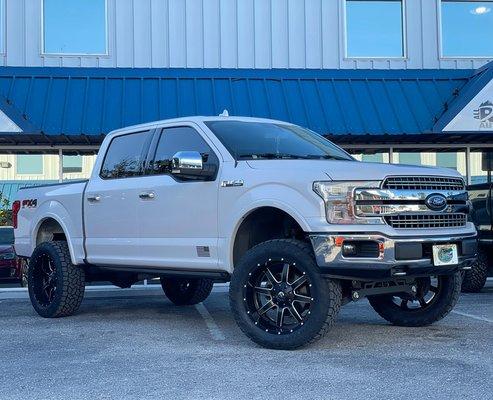 F150- 6" Superlift Suspension 22" fuel wheels 35" Toyo tires