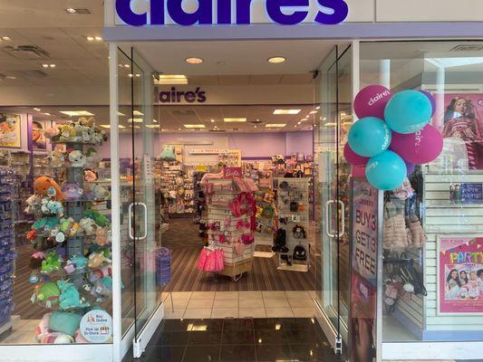 Totally new staff at Florence Mall Claire's location, & it shows. Store is cleaner, more organized & so well put together recently.