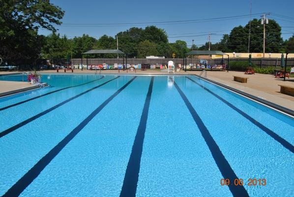 The Greenwich Club - East Greenwich, RI - Huge immaculate swimming pool