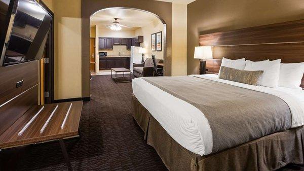 Our king bedroom suites with kitchenettes are great for those multiple night stays!