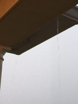 Both corners leaking on gutters installed by Hathcock Home Services