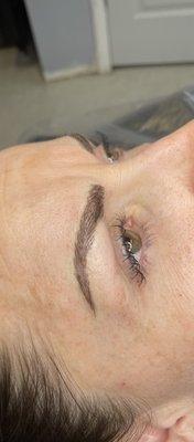 Microblading eyebrows natural look