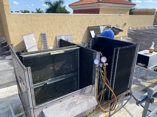 Rooftop packaged unit with a freon leak! Plus full cleaning!