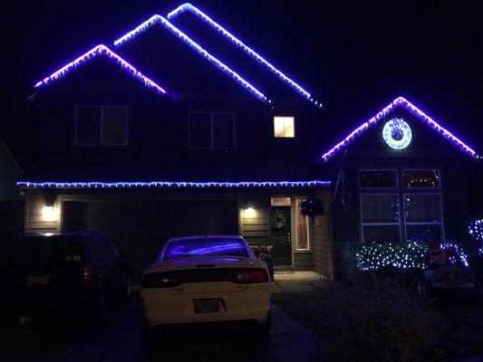 3Rs Construction & Remodeling is happy to help you put up your Christmas lights!