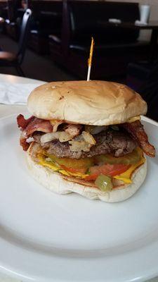 Golden Arrow Burger + grilled jalapeños. Consistently great with large portion.