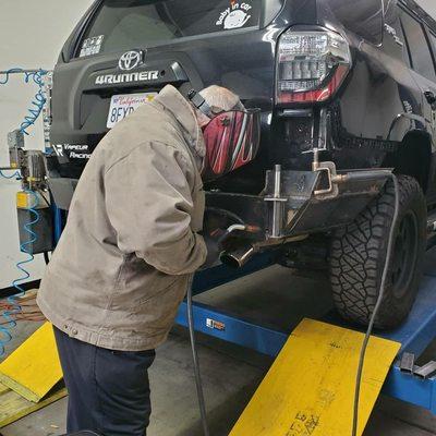 Fabricating rear bumper with swing arm