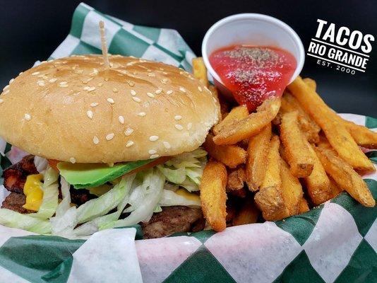 Porque nuestros clientes se merecen lo mejor, ahora tenemos papas fritas hechas al momento para acompañar tu rica hamburguesa Mexicana!