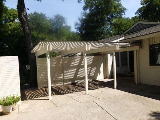 Handyman offers garage and carport builds and installation.