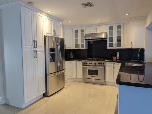 Kitchen cabinets refinishing