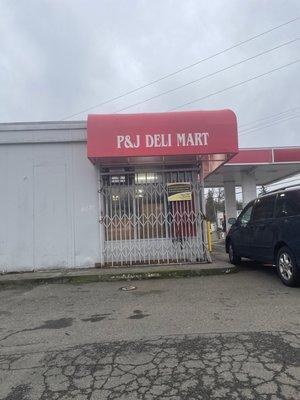 P and J Deli Mart