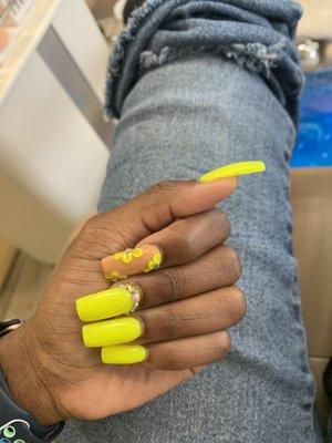 Exactly what I asked for! Acrylic Full Set powder yellow