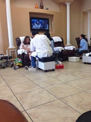 Reclining chairs for pedicures