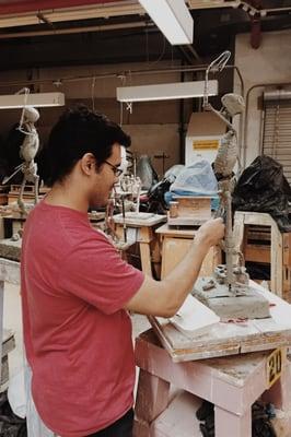 Philip Rivera Sculpting in Chris Raccioppi's class.