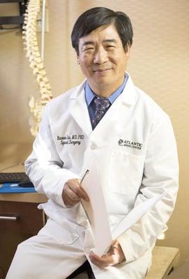 Dr. Liu is a leader in Minimally Invasive Endoscopic Spine Surgery, which has bridged the gap between interventional orthopedic.