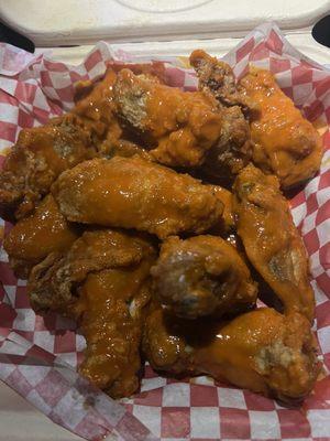 12pc buffalo chicken wings good size and taste