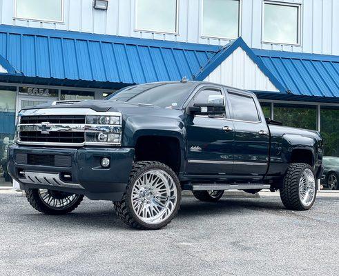 Chevy High Country- Suspension- wheels-tires-paintwork