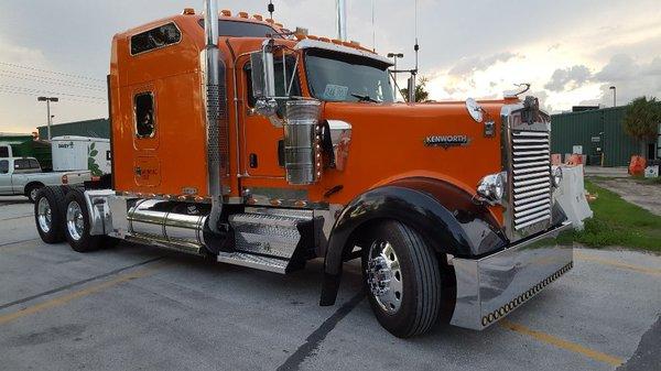 Kenworth W900