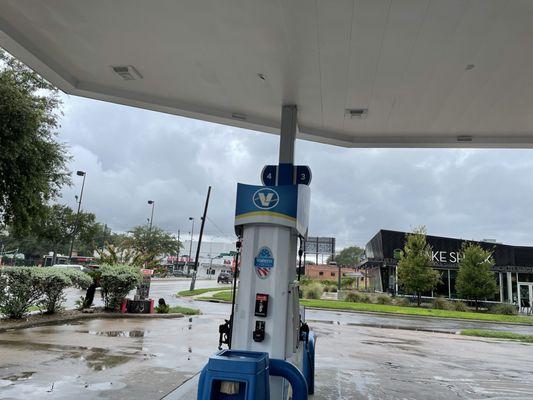 Rainy day at Valero Circle K!