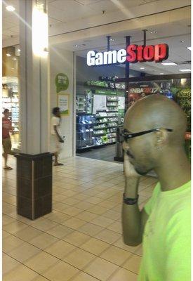 Picture of the GameStop at PG small from the outside.