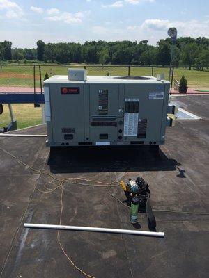 Install Roof Top Unit for Local Golf Course