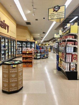 Hannaford Queensbury NY. Clean and well kept.