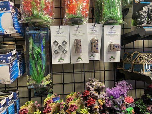 Aquarium accessories, fish enrichment items