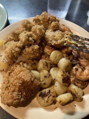 Pick 4: grilled scallops, grilled shrimp, fried oysters (crablegs, not pictured) and a piece of fried catfish from the buffet (bottom left)