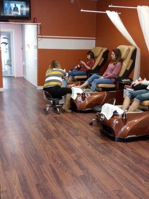 6 Pedicure Stations for your convenience