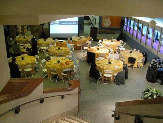 Sit down dinner reception in lobby