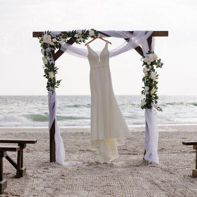 Rustic arch with white garlands