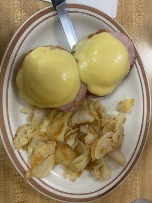 11/18/23 eggs benedict- theeeee BEST