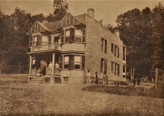 Experience the 1908 home of immigrants through guided tours.  Stroll through period rooms, exhibits and old world gardens.